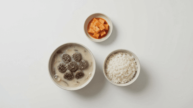 Sundaegukbap, rice, and kkakdugi kimchi