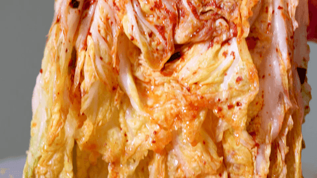 Seasoned kimchi with dripping broth