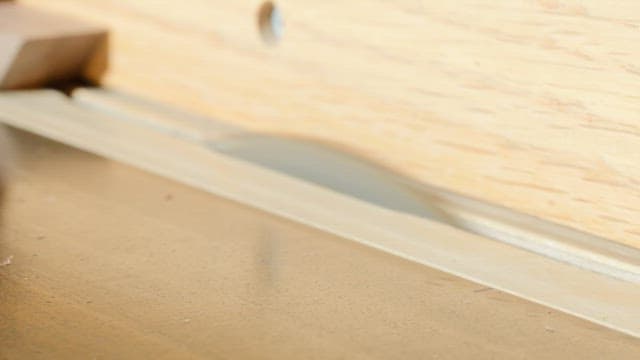 목공예에서의 정밀 작업