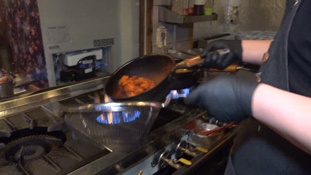 직화로 구워지는 닭발