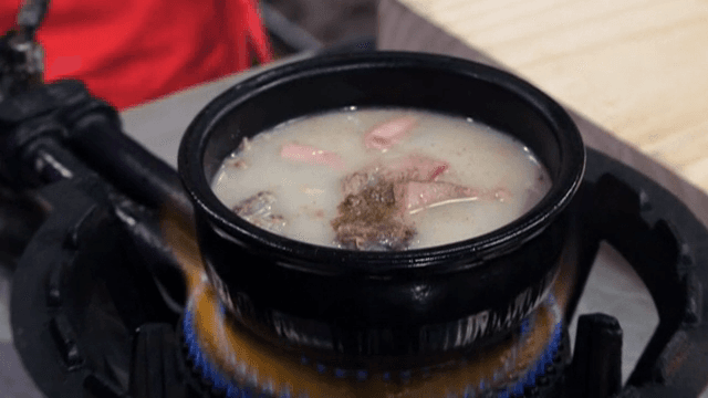 Boiling Sundae Soup on the stove