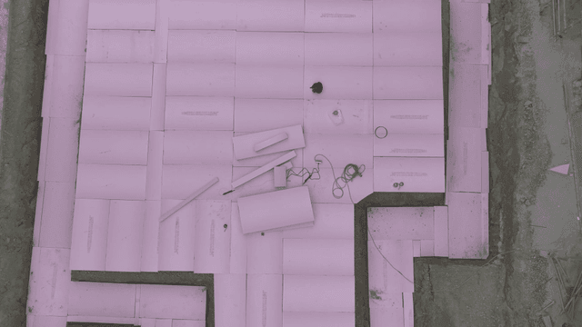 핑크색 단열재가 있는 건설 현장