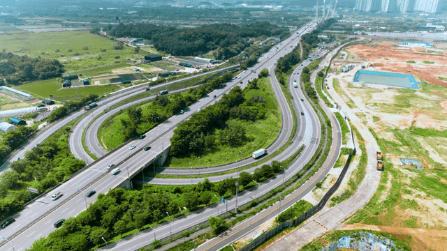 Aerial view of a highway with greenery