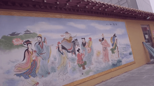 전통 인물들이 그려진 벽화