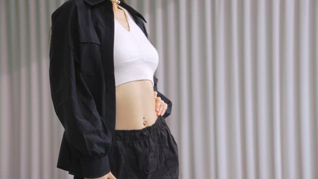 스튜디오에서 연습하는 케이팝 댄서