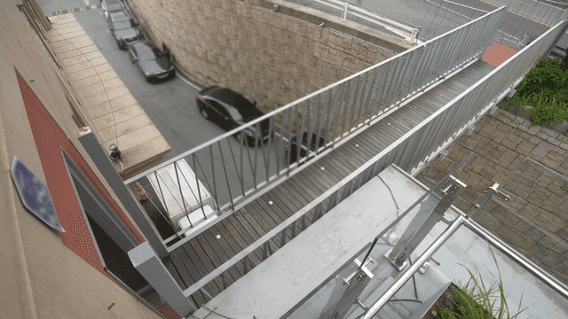 거리 위의 보행자 다리