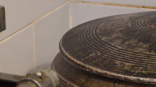 가마솥에서 끓고있는 빨간 국