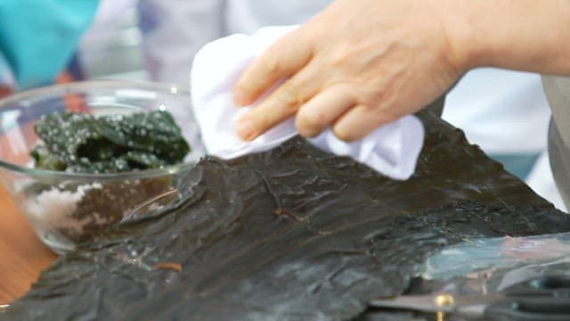 Preparing dried kelp with care in the kitchen