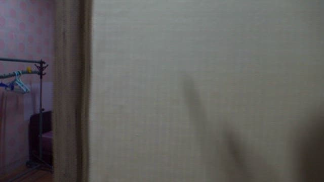 현대식 주거 시설의 빈 침실