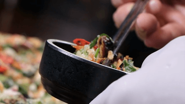 간장을 찍은 해물파전