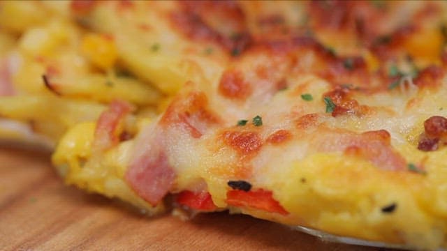 치즈가 듬뿍 올라간 피자 조각