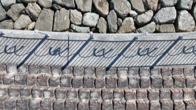 연안 보행로 옆에 맞닿은 해안선