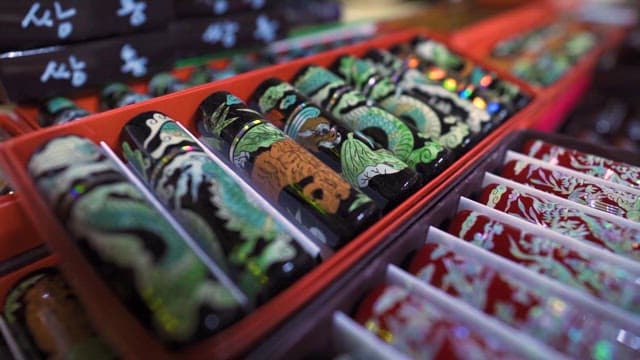 Seals with Colorful Mother-of-Pearl Patterns