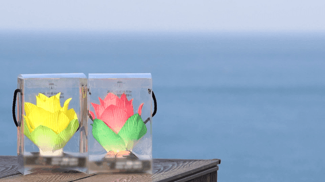 Splendid lanterns in front of calm sea