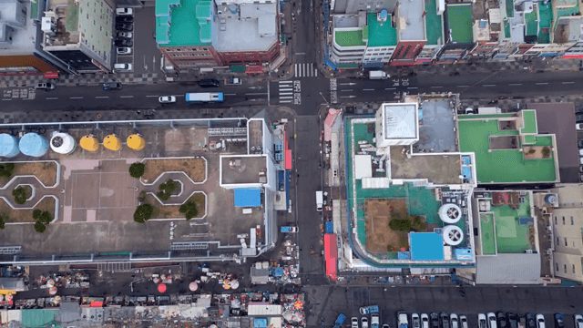 조용한 지역의 교차로 항공 뷰