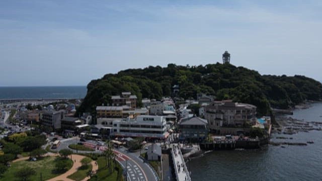 화창한 날 번화한 섬마을 풍경