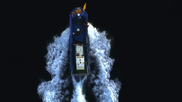 바다 위를 빠르게 움직이는 보트