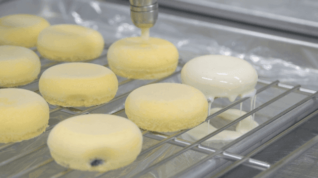 Glaze poured onto round pastry