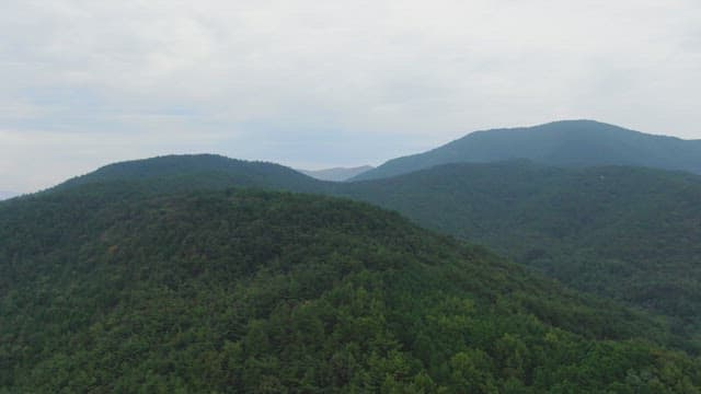 산과 바다의 경치
