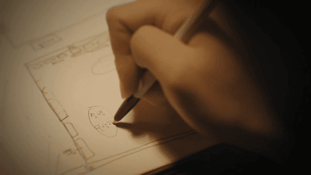 Person who draws on paper