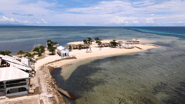 Clear blue sea and tranquil beach