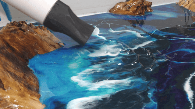 Hair dryer that creates colorful resin art works