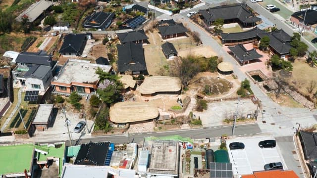 Traditional Hanok Village in Harmony with the Modern City