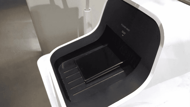 핸드폰을 소독해주는 현대적인 기기