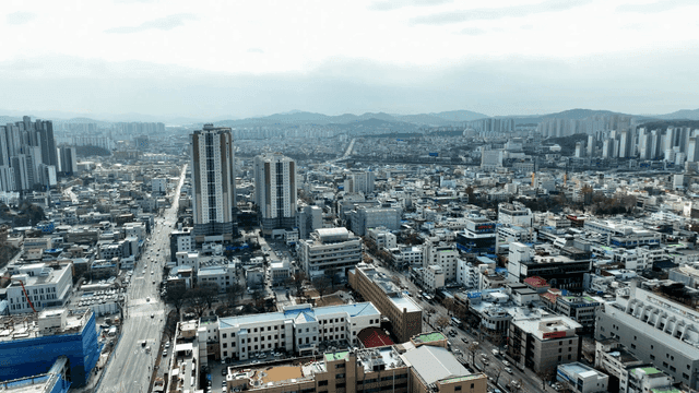 City view crossed by wide boulevard