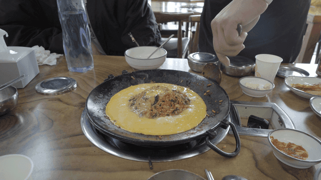 Fried rice with egg mixture