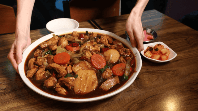 Table where Jjimdak is served