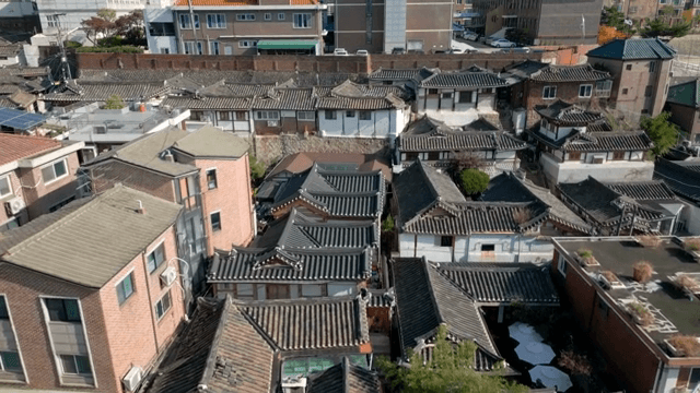 주택 지역 속 전통 한옥