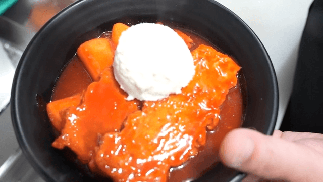 Prepare tteokbokki with potato salad