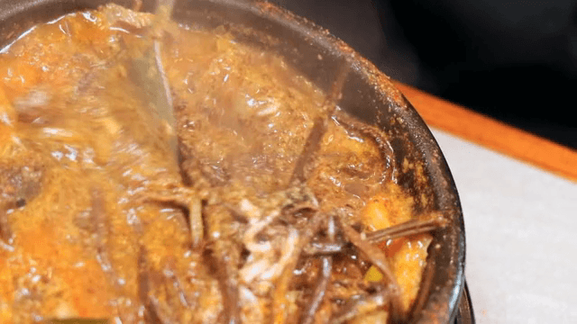 Sundae soup with bracken fern mixed with perilla powder