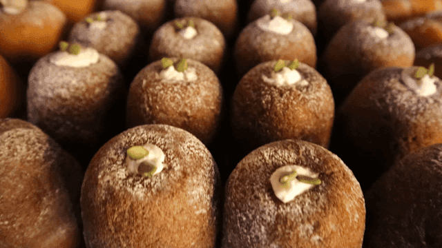 빵이 진열된 베이커리