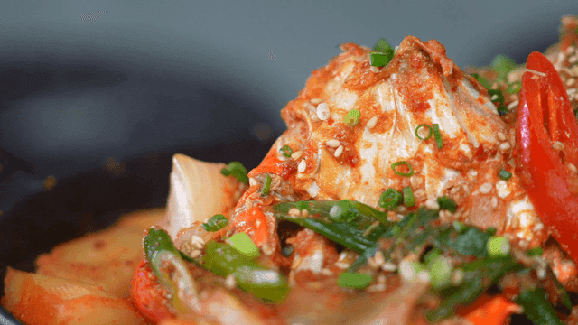 Steaming spicy crab mix