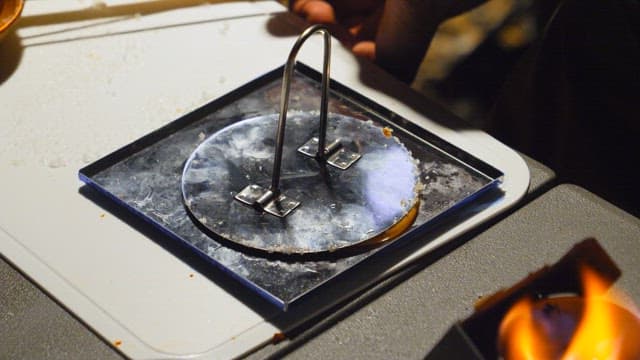 설탕을 녹여 달고나 만들기