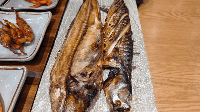 Grilled fish and Korean side dishes