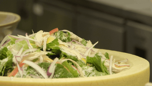 Fresh salad with chicken and vegetables