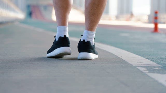 People jogging on a jamsu bridge