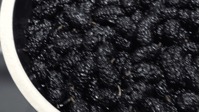 Fresh mulberries in a basket