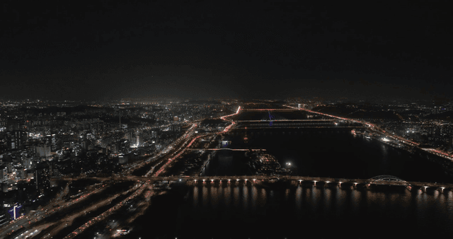 불빛이 가득한 도시의 야경