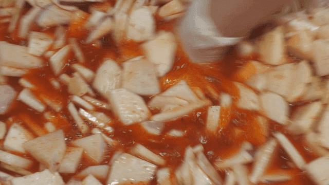 Turnip kimchi waving hands