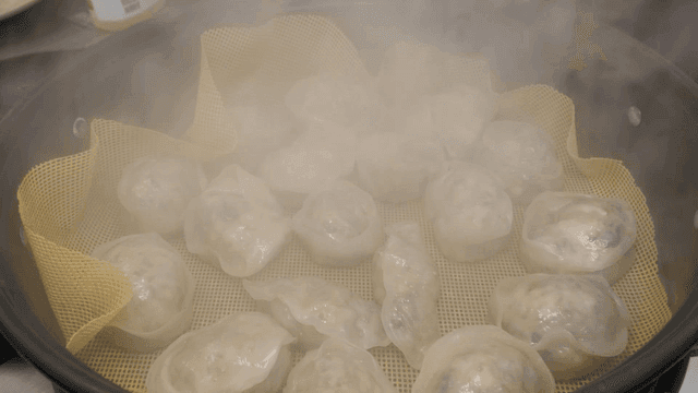 Dumplings steamed in pot