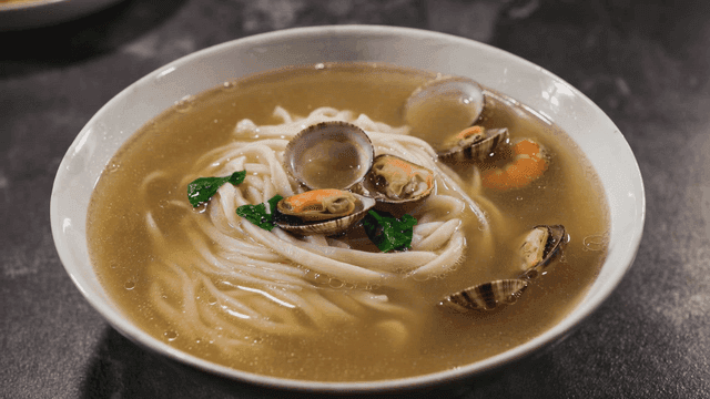 Bowl of clam kalguksu