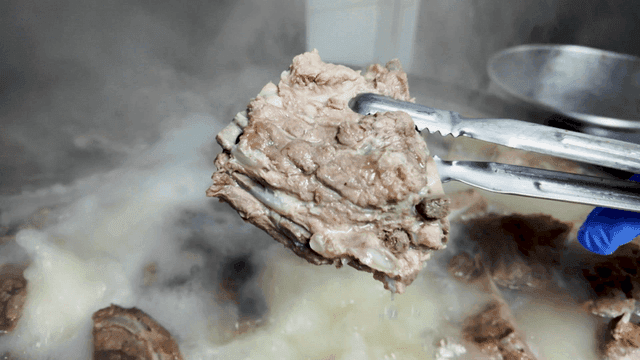 Boiling pork bone broth