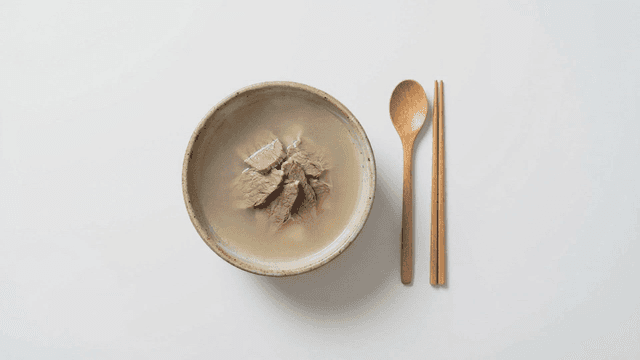 Wooden spoon and bowl of seolleongtang