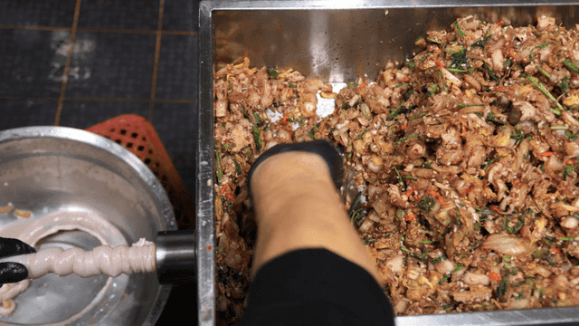 Abai sundae stuffing pork intestines in kitchen