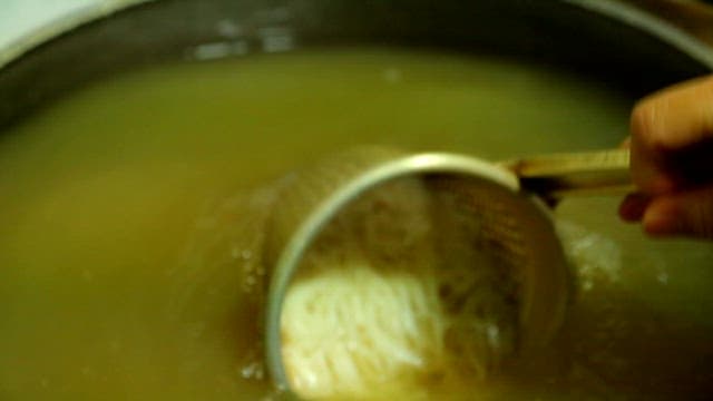 잔치국수를 만드는 과정