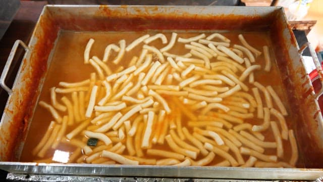 Boiling Rice Cakes to Make Tteokbokki